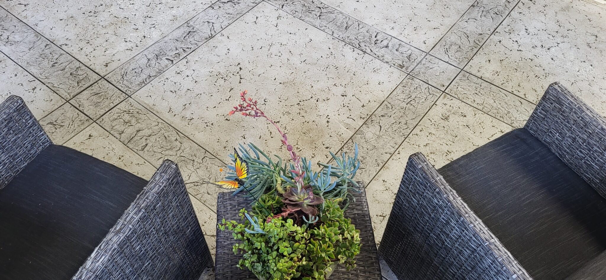 Seamless magnetic concrete stamps for decorative concrete